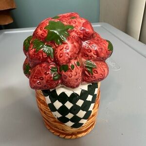 Basket of Berries Salt & Pepper Shaker Set Collectors